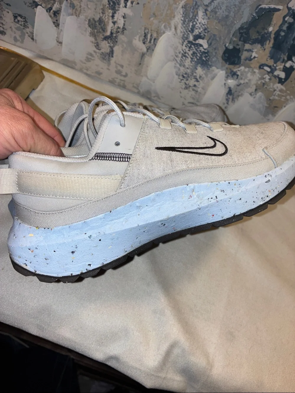 EUC Nike Beige Remica  Sneakers with Black Swoosh Women’s 9 W